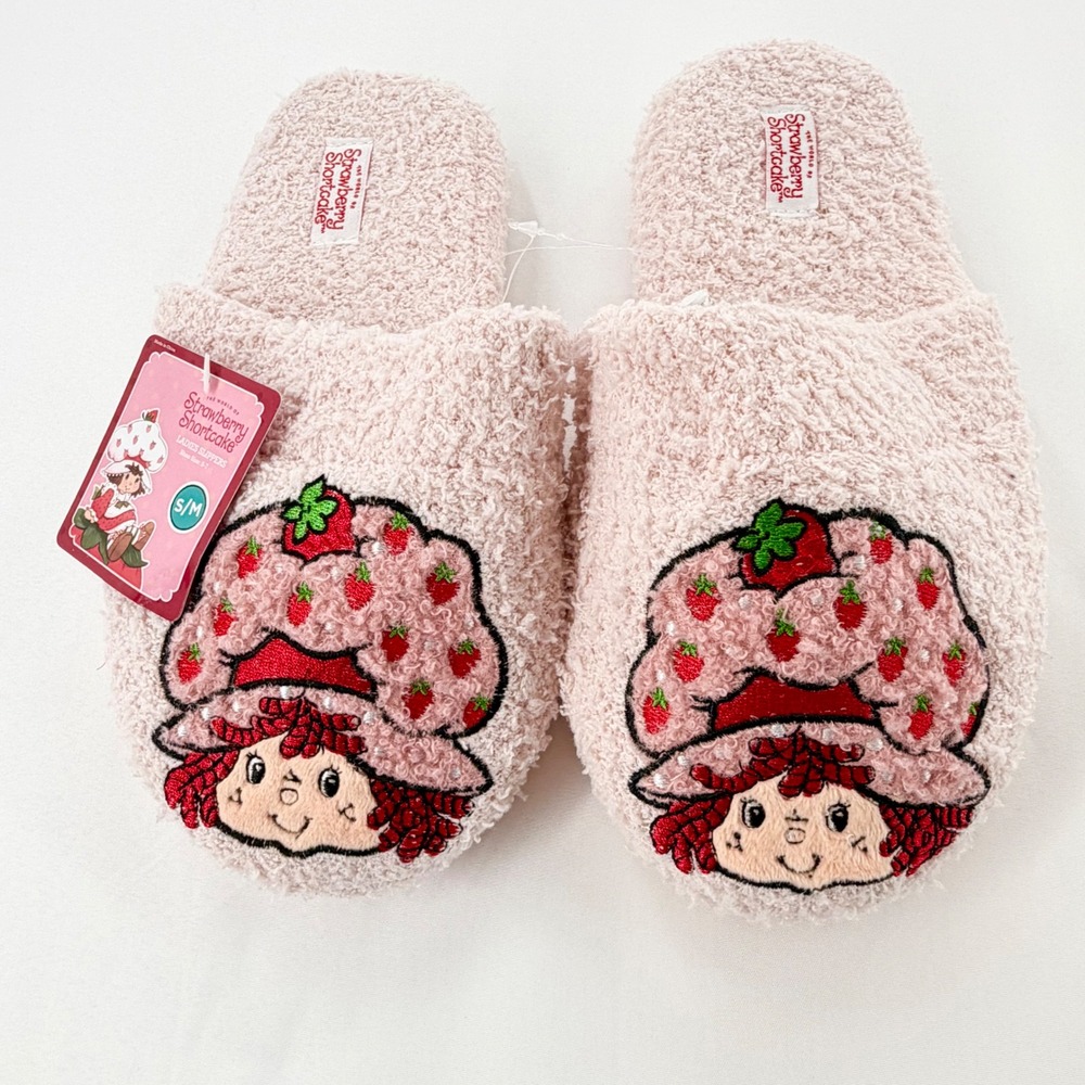 Strawberry Shortcake Ladies Slippers S/M 5-7 Pink Fuzzy NWT Y2K Cottagecore